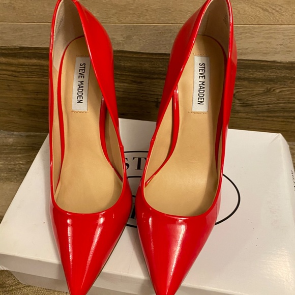 Steve Madden Red Stilettos - Picture 4 of 10